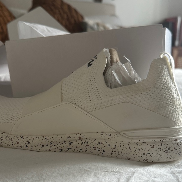 APL Techloom Bliss White Athletic Shoes - Picture 2 of 5